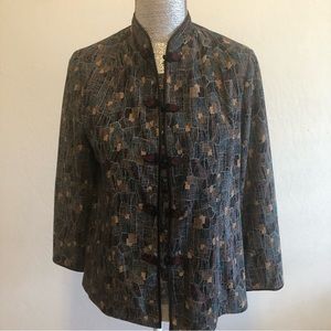 Pui  fung long sleeves bottoms in front nice design size11 blazer